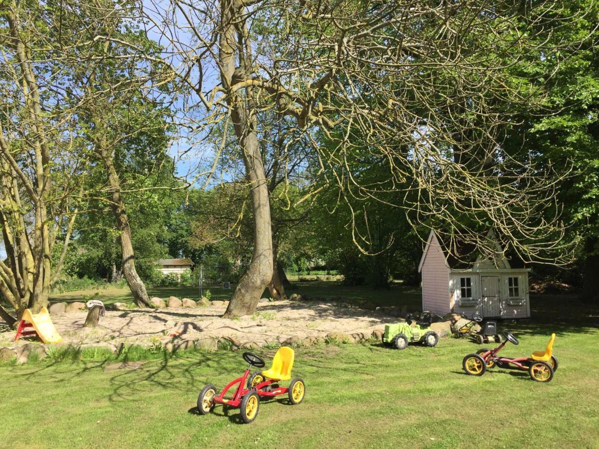 Ferienhaus 1 _ Ferien Im Gutspark Mattchow ภายนอก รูปภาพ